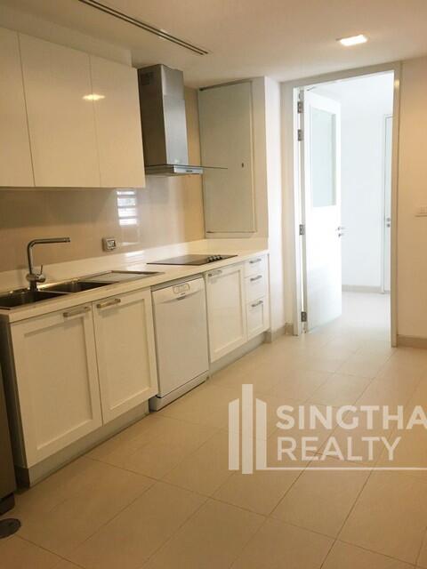 For RENT : Chodtayakorn / 4 Bedroom / 4 Bathrooms / 245 sqm / 140000 THB [6114558]