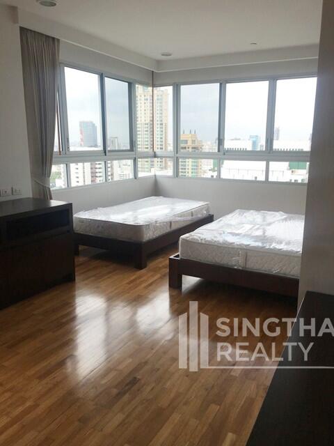 For RENT : Chodtayakorn / 4 Bedroom / 4 Bathrooms / 245 sqm / 140000 THB [6114558]