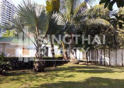 For RENT : House Phromphong / 4 Bedroom / 5 Bathrooms / 301 sqm / 150000 THB [3592493]