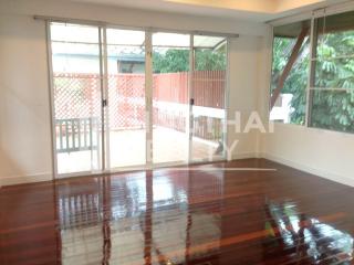 For RENT : House Ekkamai / 4 Bedroom / 5 Bathrooms / 350 sqm / 150000 THB [3591962]