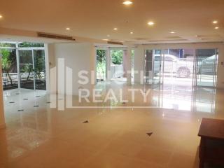 For RENT : House Ekkamai / 4 Bedroom / 5 Bathrooms / 350 sqm / 150000 THB [3591962]