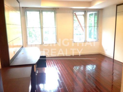 For RENT : House Ekkamai / 4 Bedroom / 5 Bathrooms / 350 sqm / 150000 THB [3591962]