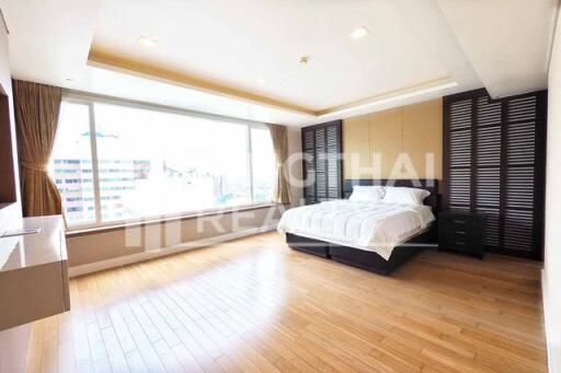 For RENT : Wind Sukhumvit 23 / 3 Bedroom / 3 Bathrooms / 243 sqm / 150000 THB [3863168]