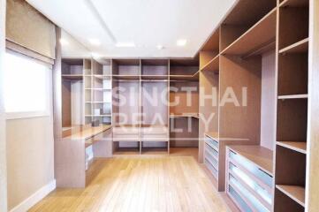 For RENT : Wind Sukhumvit 23 / 3 Bedroom / 3 Bathrooms / 243 sqm / 150000 THB [3863168]