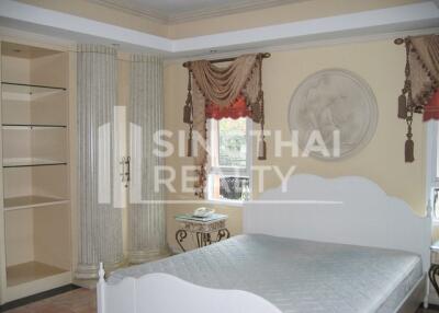 For RENT : House Ekkamai / 3 Bedroom / 3 Bathrooms / 301 sqm / 150000 THB [3855554]