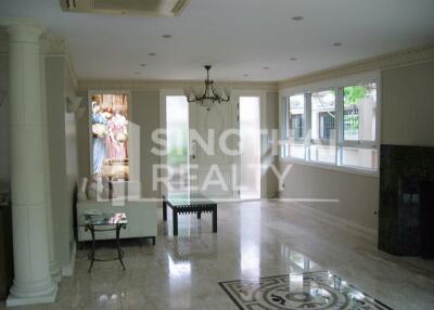 For RENT : House Ekkamai / 3 Bedroom / 3 Bathrooms / 301 sqm / 150000 THB [3855554]