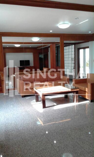 For RENT : House Nana / 3 Bedroom / 2 Bathrooms / 301 sqm / 150000 THB [4217276]