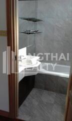 For RENT : House Nana / 3 Bedroom / 2 Bathrooms / 301 sqm / 150000 THB [4217276]