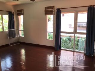 For RENT : House Ekkamai / 4 Bedroom / 4 Bathrooms / 351 sqm / 150000 THB [5311019]