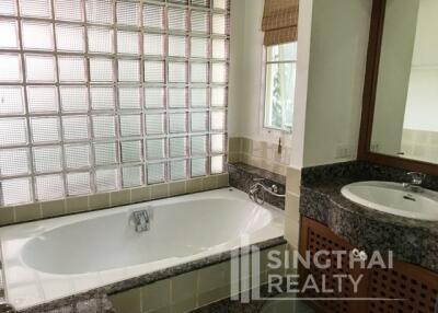 For RENT : House Ekkamai / 4 Bedroom / 4 Bathrooms / 351 sqm / 150000 THB [5311019]