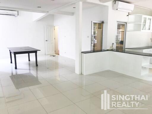 For RENT : House Ekkamai / 4 Bedroom / 3 Bathrooms / 601 sqm / 150000 THB [6298853]