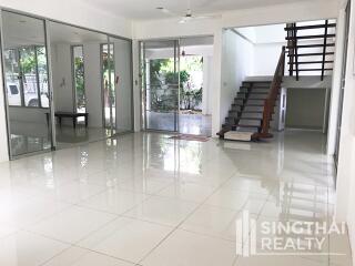 For RENT : House Ekkamai / 4 Bedroom / 3 Bathrooms / 601 sqm / 150000 THB [6298853]