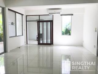 For RENT : House Ekkamai / 4 Bedroom / 3 Bathrooms / 601 sqm / 150000 THB [6298853]