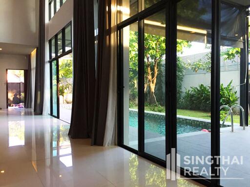 For RENT : House Ekkamai / 4 Bedroom / 4 Bathrooms / 561 sqm / 150000 THB [7537847]