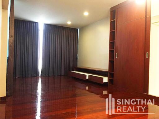 For RENT : House Ekkamai / 4 Bedroom / 4 Bathrooms / 561 sqm / 150000 THB [7537847]