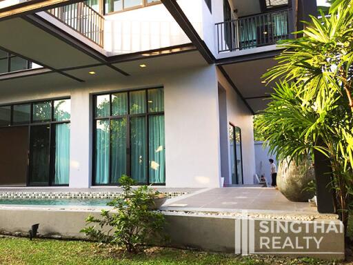 For RENT : House Ekkamai / 4 Bedroom / 4 Bathrooms / 561 sqm / 150000 THB [7537847]