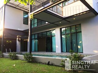 For RENT : House Ekkamai / 4 Bedroom / 4 Bathrooms / 561 sqm / 150000 THB [7537847]