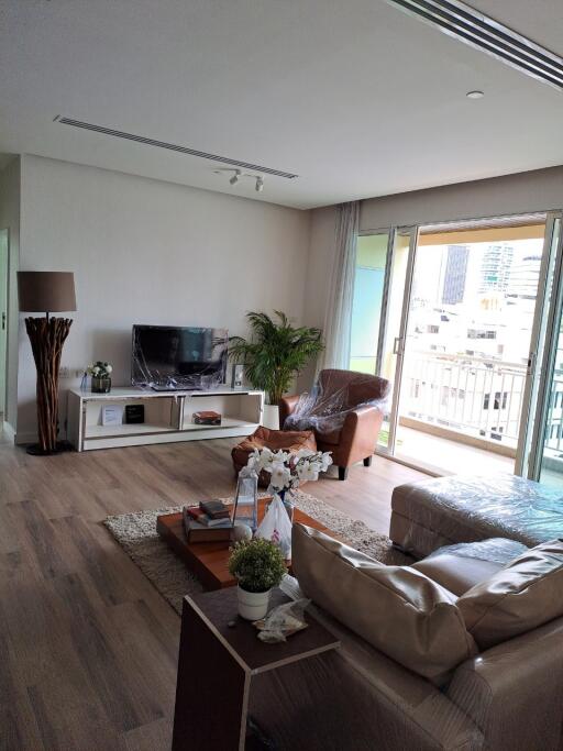 For RENT : Wilshire / 3 Bedroom / 3 Bathrooms / 160 sqm / 150000 THB [9855057]