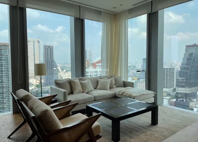 For RENT : The Ritz - Carlton Residences at MahaNakhon / 2 Bedroom / 3 Bathrooms / 145 sqm / 155000 THB [R10081]