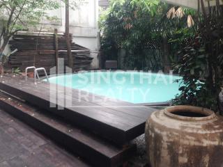 For RENT : House Ekkamai / 2 Bedroom / 2 Bathrooms / 181 sqm / 160000 THB [3880700]