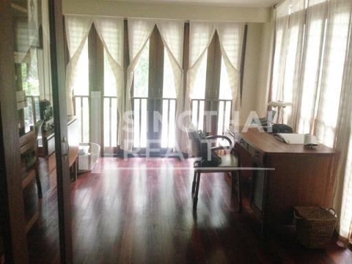 For RENT : House Ekkamai / 2 Bedroom / 2 Bathrooms / 181 sqm / 160000 THB [3880700]