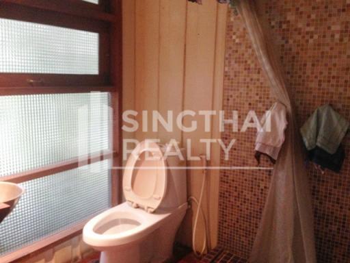 For RENT : House Ekkamai / 2 Bedroom / 2 Bathrooms / 181 sqm / 160000 THB [3880700]