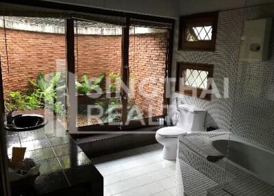 For RENT : House Phromphong / 3 Bedroom / 2 Bathrooms / 481 sqm / 160000 THB [4233716]