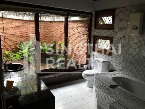 For RENT : House Phromphong / 3 Bedroom / 2 Bathrooms / 481 sqm / 160000 THB [4233716]