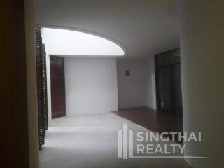 For RENT : House Phromphong / 3 Bedroom / 4 Bathrooms / 301 sqm / 160000 THB [6200925]