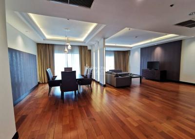 For RENT : Royal Residence Park / 4 Bedroom / 3 Bathrooms / 275 sqm / 160000 THB [9244421]