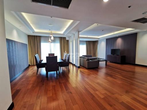 For RENT : Royal Residence Park / 4 Bedroom / 3 Bathrooms / 275 sqm / 160000 THB [9244421]