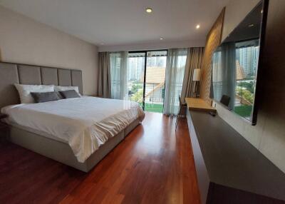 For RENT : Levara Residence / 3 Bedroom / 4 Bathrooms / 320 sqm / 160000 THB [R10426]