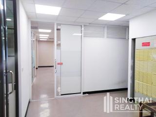 For RENT : Office Ekkamai / 2 Bedroom / 2 Bathrooms / 251 sqm / 162500 THB [7969704]