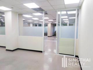 For RENT : Office Ekkamai / 2 Bedroom / 2 Bathrooms / 251 sqm / 162500 THB [7969704]