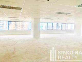 For RENT : Office Asoke / 2 Bedroom / 2 Bathrooms / 284 sqm / 169932 THB [7309056]