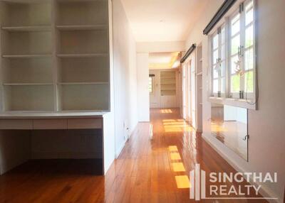 For RENT : Office Ekkamai / 3 Bedroom / 3 Bathrooms / 426 sqm / 170000 THB [6816149]