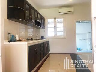 For RENT : Office Ekkamai / 3 Bedroom / 3 Bathrooms / 426 sqm / 170000 THB [6816149]