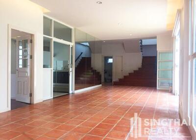 For RENT : Office Ekkamai / 3 Bedroom / 3 Bathrooms / 426 sqm / 170000 THB [6816149]