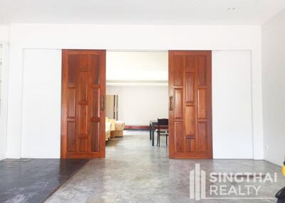 For RENT : Office Ekkamai / 3 Bedroom / 3 Bathrooms / 426 sqm / 170000 THB [6816149]