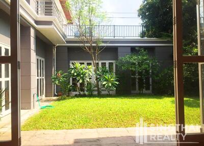 For RENT : Office Ekkamai / 3 Bedroom / 3 Bathrooms / 426 sqm / 170000 THB [6816149]