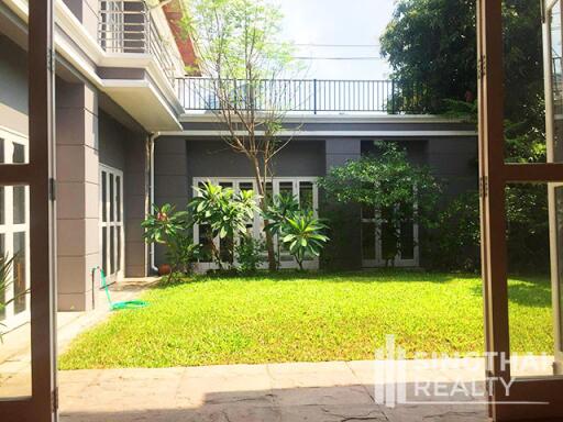 For RENT : Office Ekkamai / 3 Bedroom / 3 Bathrooms / 426 sqm / 170000 THB [6816149]