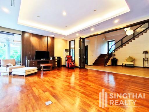 For RENT : House Phrakanong / 3 Bedroom / 5 Bathrooms / 701 sqm / 170000 THB [7223449]