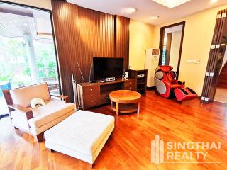 For RENT : House Phrakanong / 3 Bedroom / 5 Bathrooms / 701 sqm / 170000 THB [7223449]