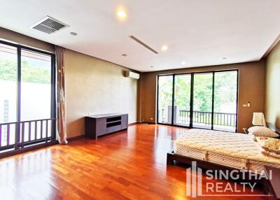 For RENT : House Phrakanong / 3 Bedroom / 5 Bathrooms / 701 sqm / 170000 THB [7223449]