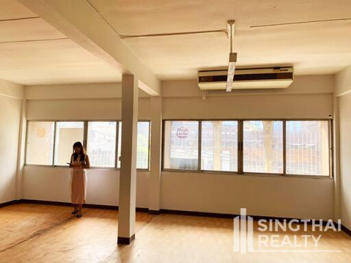 For RENT : Townhouse Thonglor / 1 Bedroom / 1 Bathrooms / 176 sqm / 170000 THB [7537919]