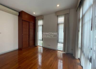 For RENT : House Phrakanong / 4 Bedroom / 5 Bathrooms / 394 sqm / 170000 THB [9328812]