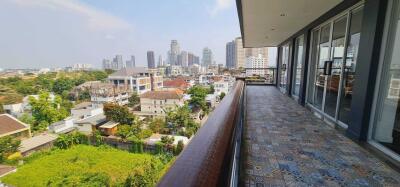 For RENT : Penthouse Condominium 3 / 3 Bedroom / 3 Bathrooms / 250 sqm / 170000 THB [9641107]