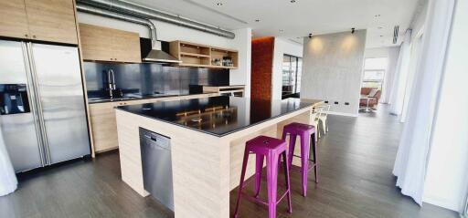 For RENT : Penthouse Condominium 3 / 3 Bedroom / 3 Bathrooms / 250 sqm / 170000 THB [9641107]