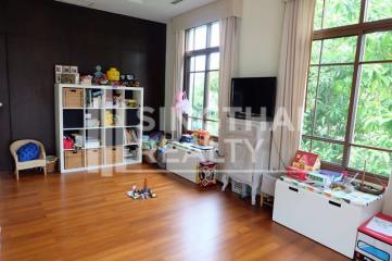 For RENT : House Phrakanong / 4 Bedroom / 5 Bathrooms / 361 sqm / 180000 THB [4502069]