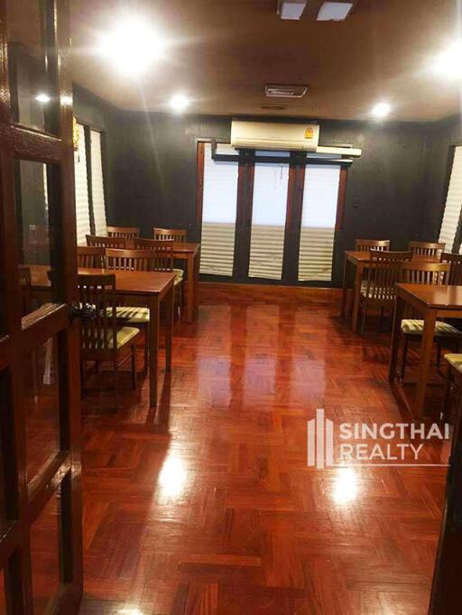 For RENT : Restaurant / 3 Bedroom / 3 Bathrooms / 351 sqm / 180000 THB [6815970]